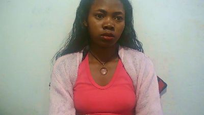 Sandratriniaina live cam on Cam4