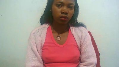 Sandratriniaina live cam on Cam4