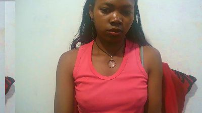Sandratriniaina live cam on Cam4