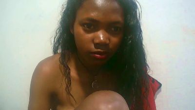 Sandratriniaina live cam on Cam4