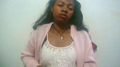 Sandratriniaina live cam on Cam4