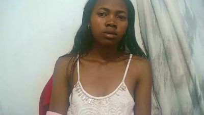 Sandratriniaina live cam on Cam4