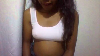 Sandratriniaina live cam on Cam4