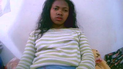 Sandratriniaina live cam on Cam4