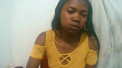 Sandratriniaina live cam on Cam4