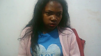 Sandratriniaina live cam on Cam4