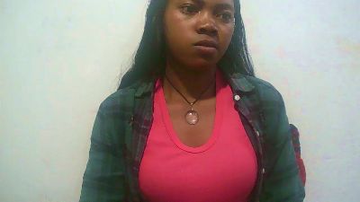 Sandratriniaina live cam on Cam4