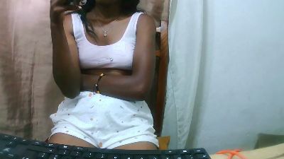 Sandratriniaina live cam on Cam4