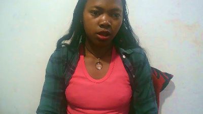 Sandratriniaina live cam on Cam4