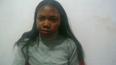 Sandratriniaina live cam on Cam4