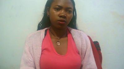 Sandratriniaina live cam on Cam4
