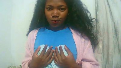 Sandratriniaina live cam on Cam4