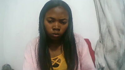 Sandratriniaina live cam on Cam4