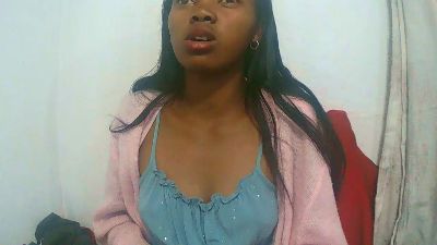 Sandratriniaina live cam on Cam4