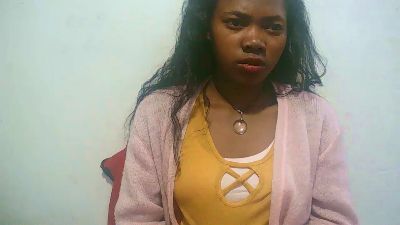 Sandratriniaina live cam on Cam4