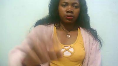 Sandratriniaina live cam on Cam4