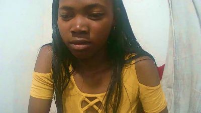 Sandratriniaina live cam on Cam4