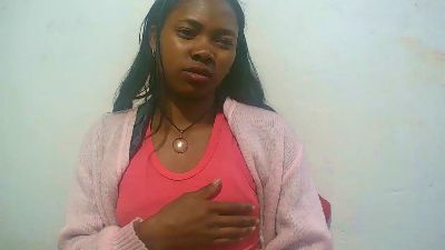 Sandratriniaina live cam on Cam4