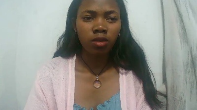 Sandratriniaina live cam on Cam4