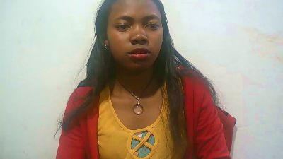 Sandratriniaina live cam on Cam4