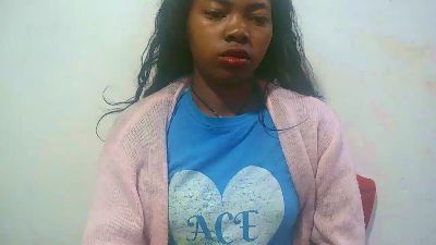 Sandratriniaina live cam on Cam4
