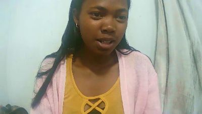 Sandratriniaina live cam on Cam4