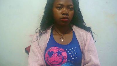 Sandratriniaina live cam on Cam4