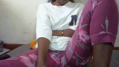 Sandratriniaina live cam on Cam4