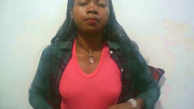 Sandratriniaina live cam on Cam4