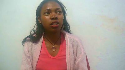 Sandratriniaina live cam on Cam4