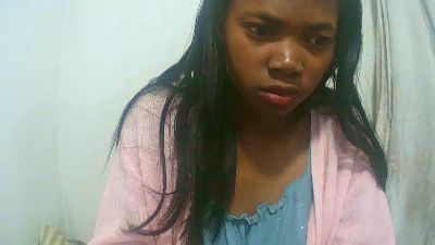 Sandratriniaina live cam on Cam4