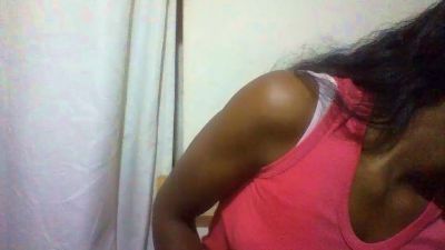 Sandratriniaina live cam on Cam4