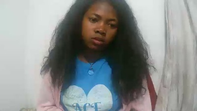 Sandratriniaina live cam on Cam4