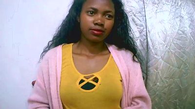 Sandratriniaina live cam on Cam4