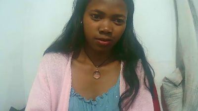 Sandratriniaina live cam on Cam4