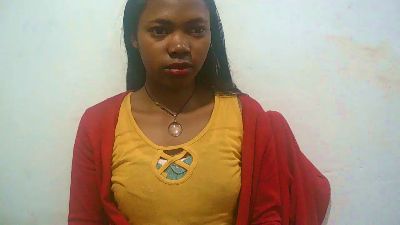 Sandratriniaina live cam on Cam4