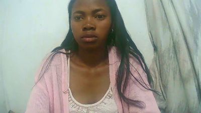 Sandratriniaina live cam on Cam4