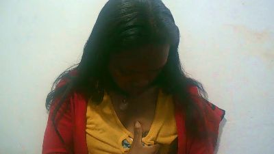 Sandratriniaina live cam on Cam4