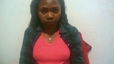 Sandratriniaina live cam on Cam4