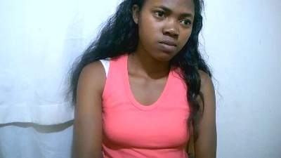 Sandratriniaina live cam on Cam4