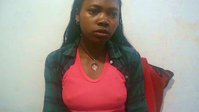 Sandratriniaina live cam on Cam4