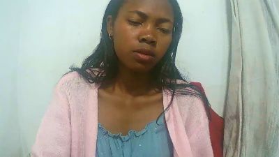 Sandratriniaina live cam on Cam4