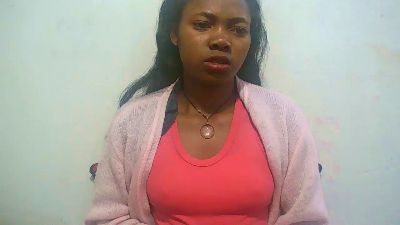 Sandratriniaina live cam on Cam4