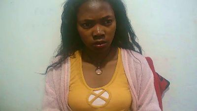 Sandratriniaina live cam on Cam4