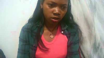 Sandratriniaina live cam on Cam4