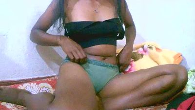 Sandratriniaina live cam on Cam4