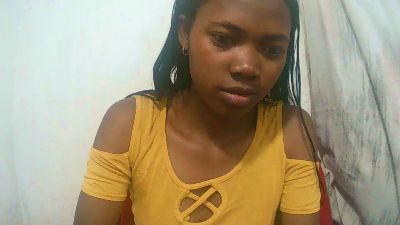 Sandratriniaina live cam on Cam4