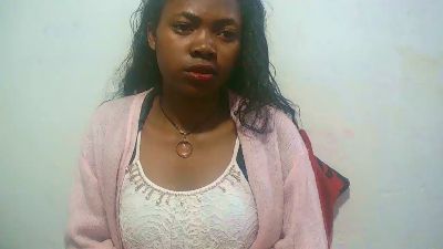 Sandratriniaina live cam on Cam4