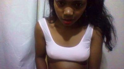 Sandratriniaina live cam on Cam4