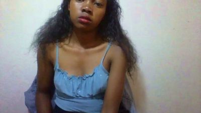 Sandratriniaina live cam on Cam4